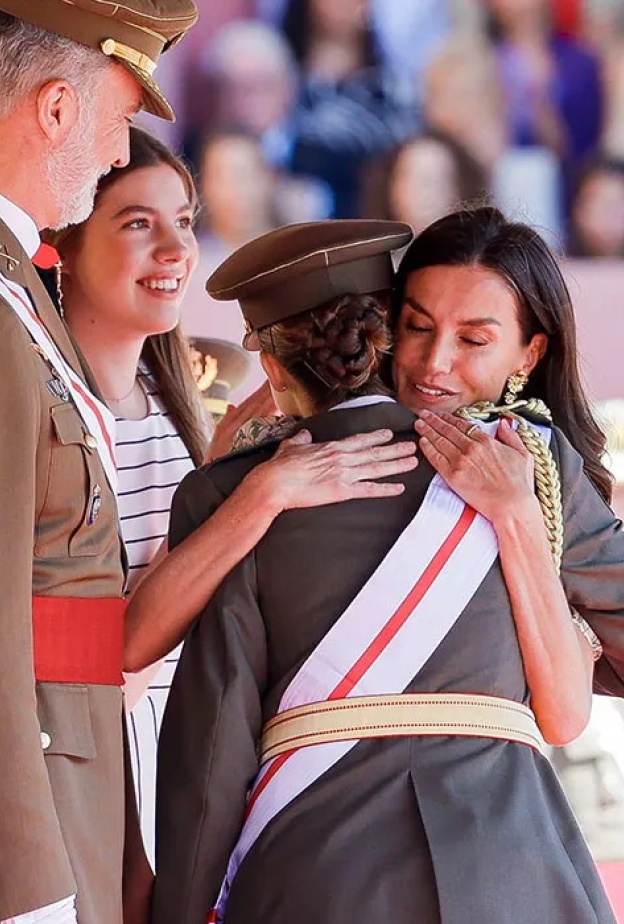 الملك فيليبي والملكة ليتيزيا يحتفلان بتخرج الأميرة ليونور