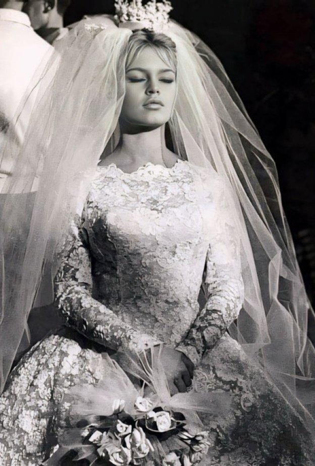 بريجيت بارردو بفستان زفاف ساحر (الصورة من  Pinterest(