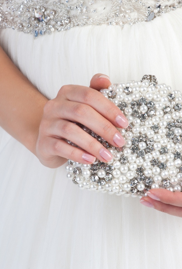 أفكار مبتكرة لزينة حقائب العروس بأسلوب يناسب كل ذوق 