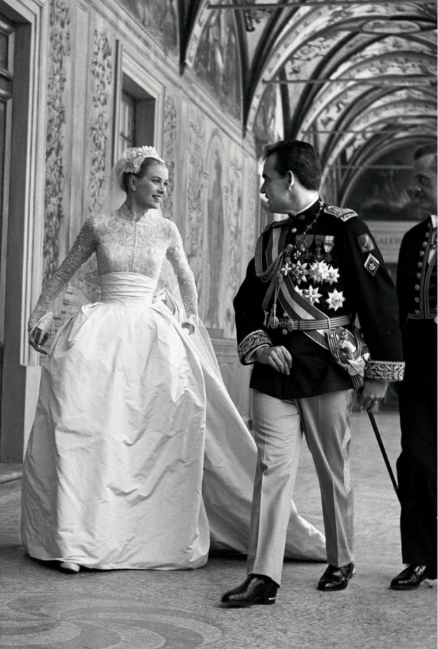 النجمة غريس كيلي _ الصورة من  Pinterest