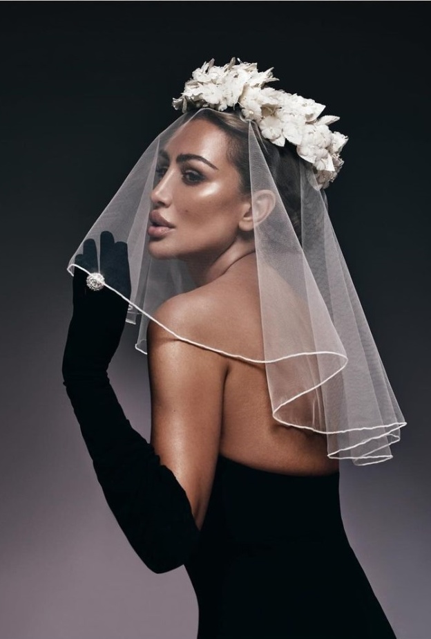 مايا دياب بالطرحة البيضاء في اغنية عروس