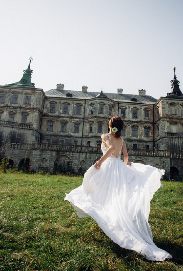 عروس الجريئة للحصول على حفل زفاف غير تقليدي