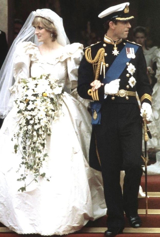 الاميرة ديانا مع تشارلز في يوم زفافها