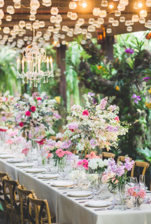 ألوان زهور متداخلة لثيم زفاف ساحر