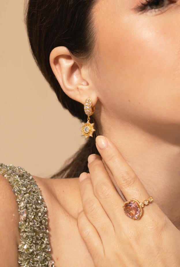 أقراط على شكل الشمس