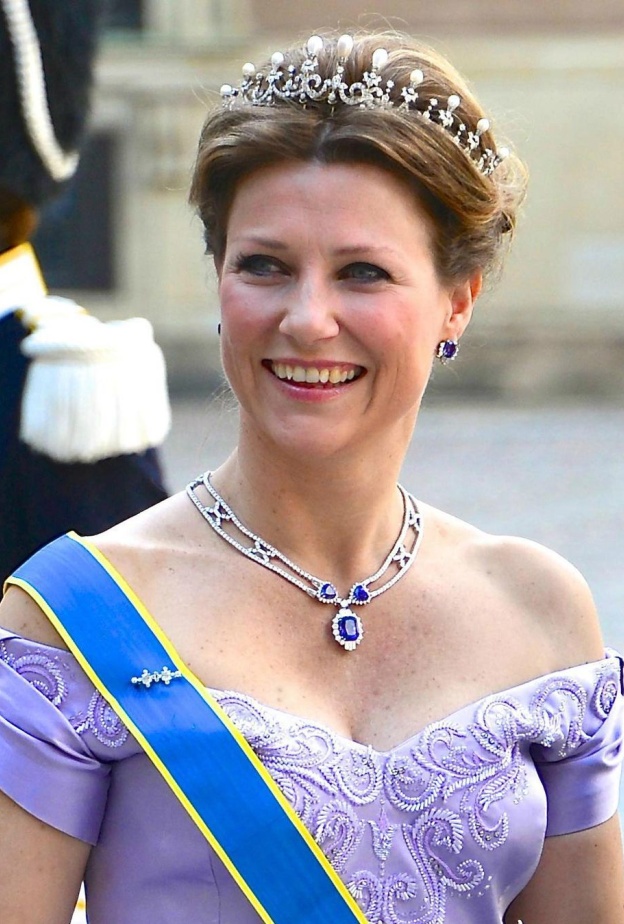 الأميرة مارثا لويز بقلادة Martha Louise Sapphire Necklace