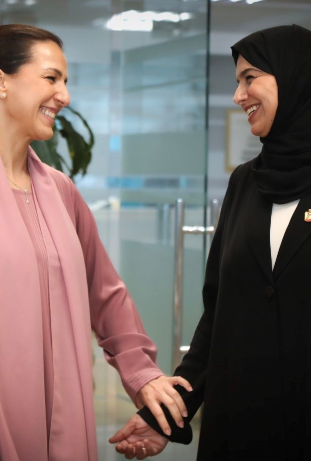 الدكتورة آمنة الشامسي ومريم المهيري الصورة من حساب مريم المهيري