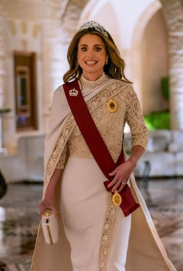 الملكة رانيا ترتدي تاج العظمة لله في حفل عشاء زفاف الأمير الحسين والأميرة رجوة