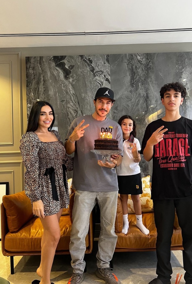 ما بين أعياد الميلاد والزفاف.. لقطات ومشاهد احتفالية ملفتة للنجوم يتصدرها باسل خياط وعائلته