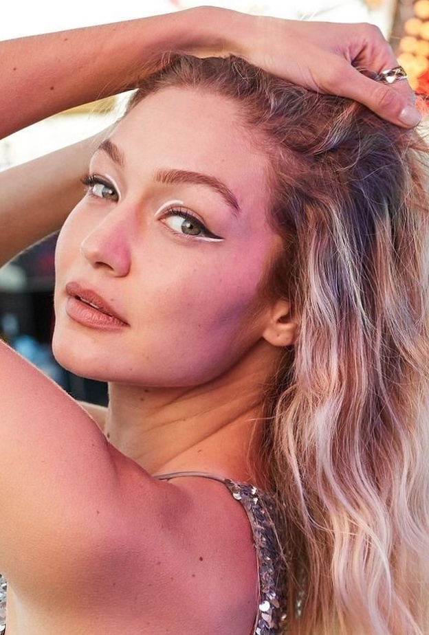 جيجي حديد صورة من حسابها على انستغرام