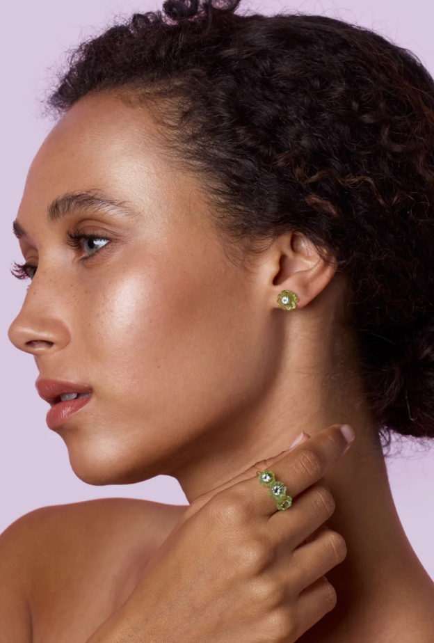 خاتم مرصّع بالزبرجد من آيرين نيويرث Irene Neuwirth