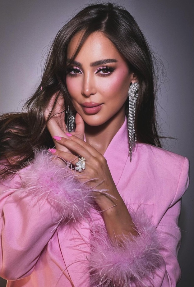 مكياج وردي بأسلوب بسمة بوسيل