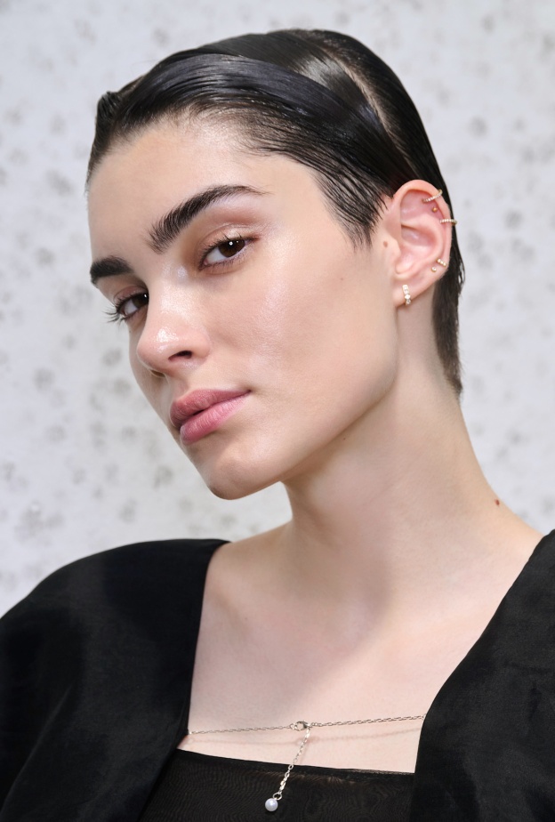 تقنيات تجميلية لتحديد ونحت الذقن في الصيف 