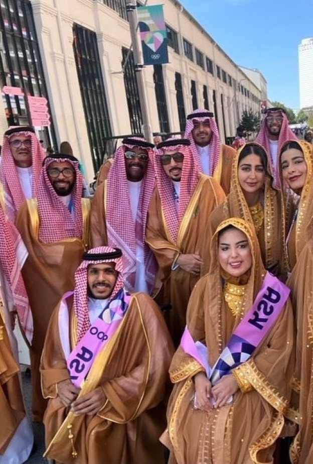 المصممة السعودية علياء السالمي تكشف لـ"هي" تفاصيل تناغم تصاميم البعثة السعودية في أولمبياد وبالارالمبياد باريس 2024 