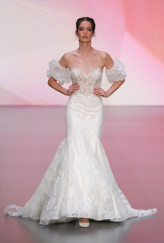 فستان زفاف بأكمام قصيرة لعروس  مشرقة  من Morilee By Gardner