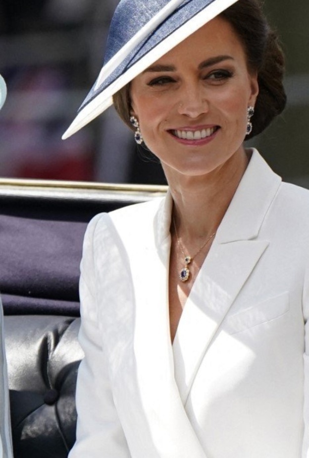 أفكار لتنسّيق القلائد مع الأقراط للحصول على لوك مُبتكر من وحي أميرة ويلز