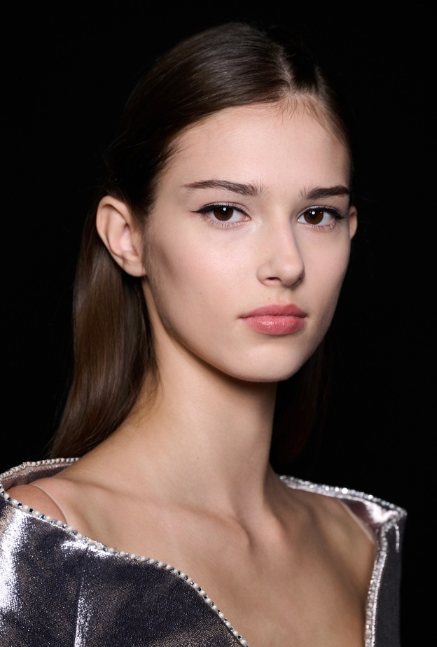 إليك عطور شرقية في احتفالات يوم المرأة الإماراتية