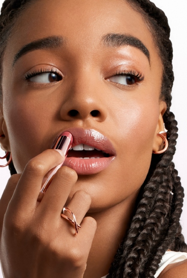 مميزات مستحضر الشفاه الجديد "إيدول باتر غلو" من لانكوم