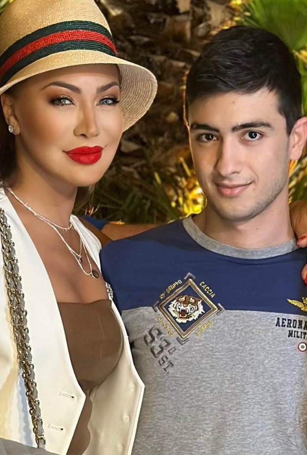 نوال الزغبي مع ابنها