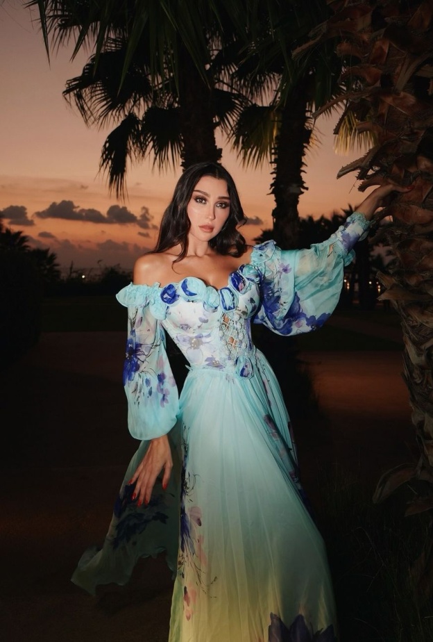 احدث فساتين سهرة باللون الأزرق من وحي اطلالات النجمات العرب