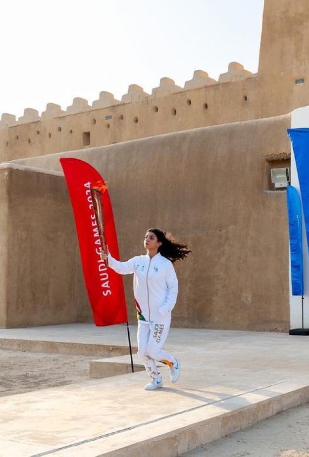 بطلة الفروسية فنون الحميدان تحمل شعلة دورة الألعاب السعودية 2024