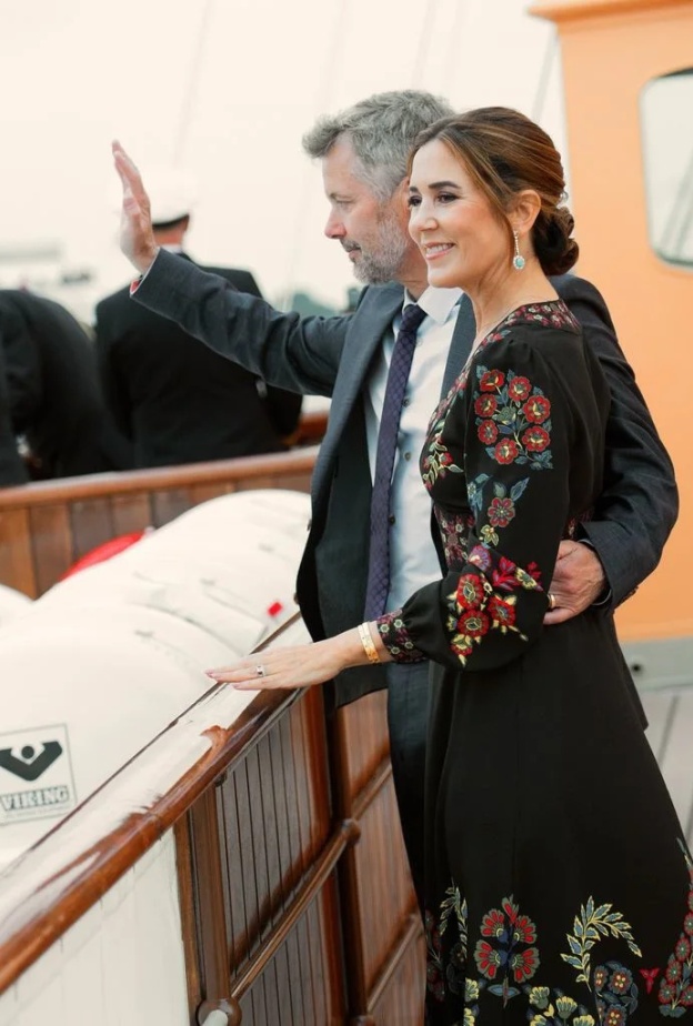 القصر ينشر صورا رومانسية من رحلة الملك فريدريك والملكة ماري الصيفية