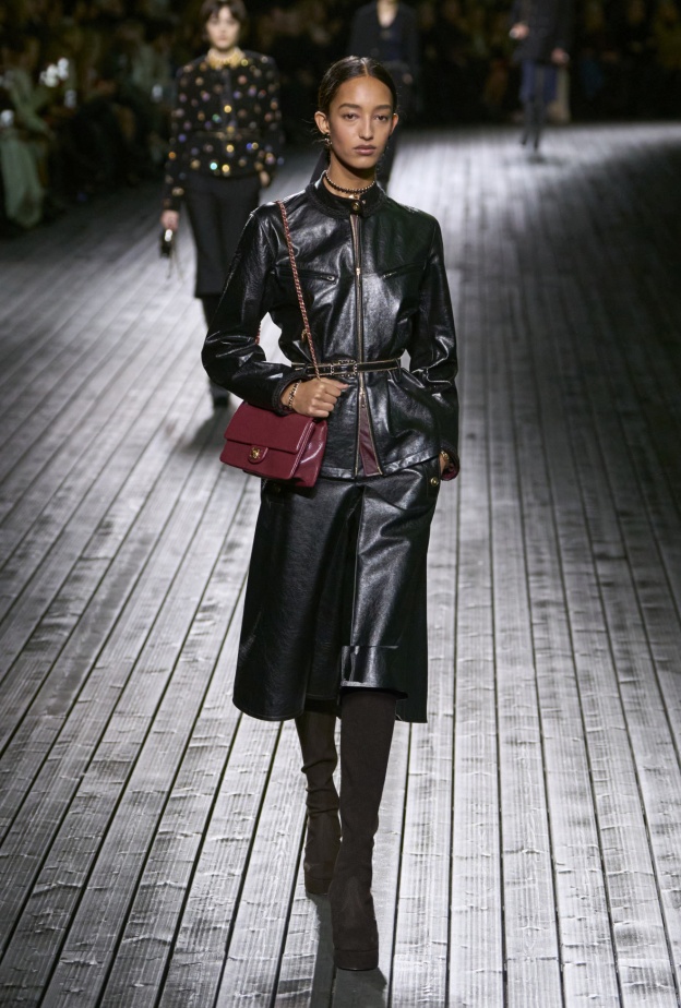 إطلالة من CHANEL