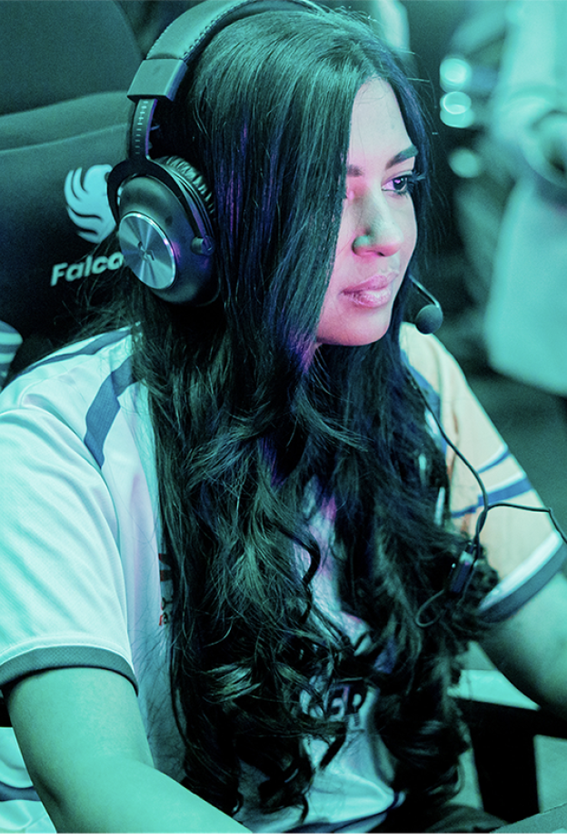 خاص "هي": المرأة تقتحم عالم الرياضات الإلكترونية.. من هواية إلى احتراف: مديحة ناز تروي قصة نجاحها