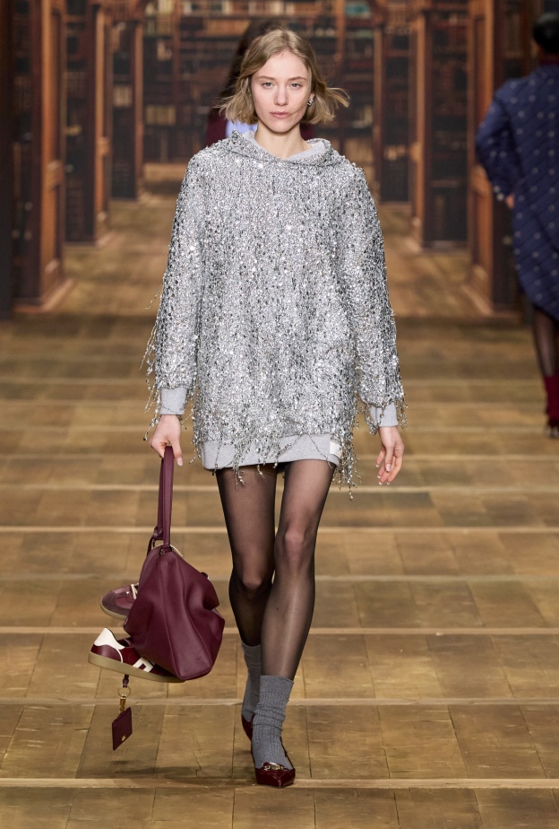 إطلالة من Elisabetta Franchi