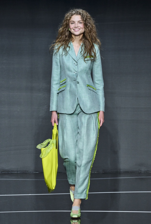 موضة الجاكيتات مع الجيوب الجانبية تمنحك الشياكة