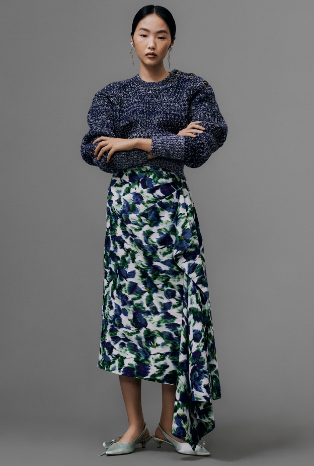 مصطلح Sweater Weather يُبشر بعودة البلايز الصوفية إلى الموضة 