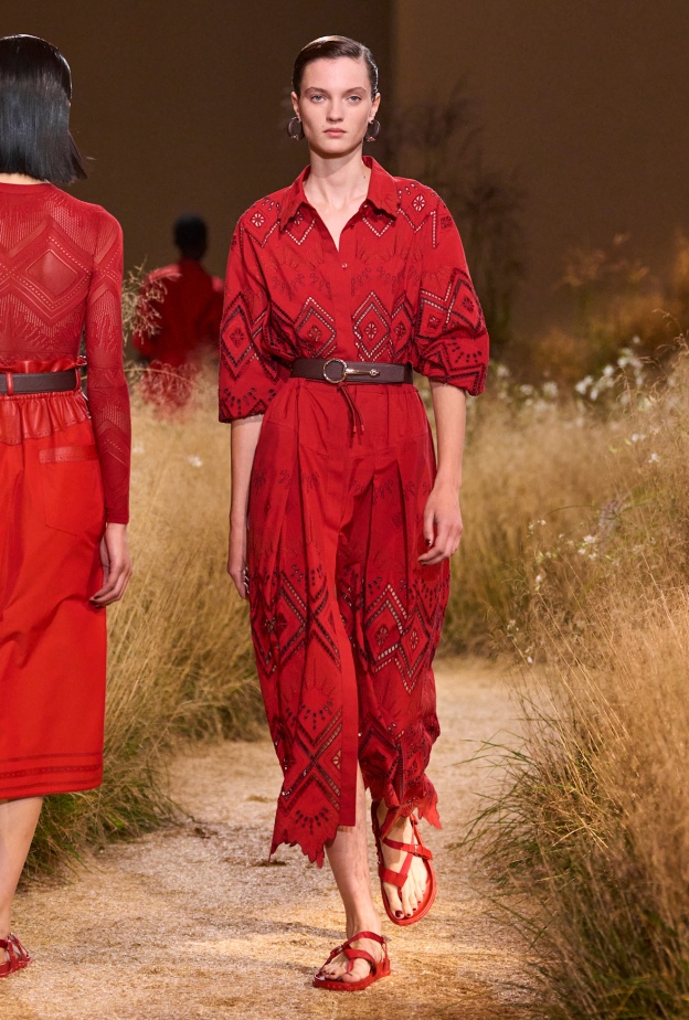 الفستان القميص الناعم والمريح من Hermes 