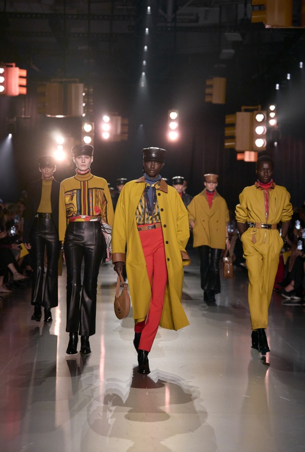 إطلالات من مجموعة Hermes لخريف وشتاء 2024