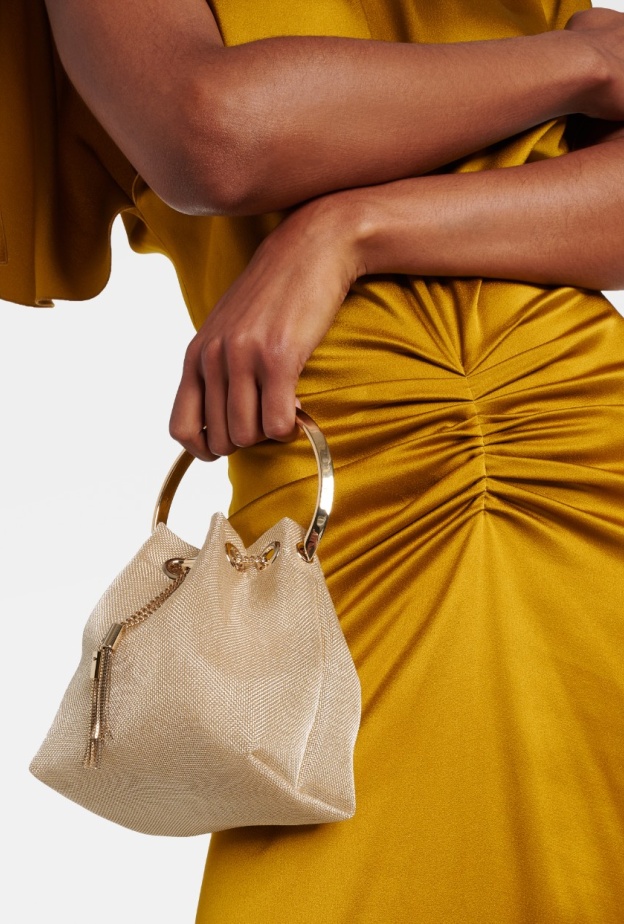 إختاري اللون الذهبي... إطلالات متألقة لكل المواسم والمناسبات