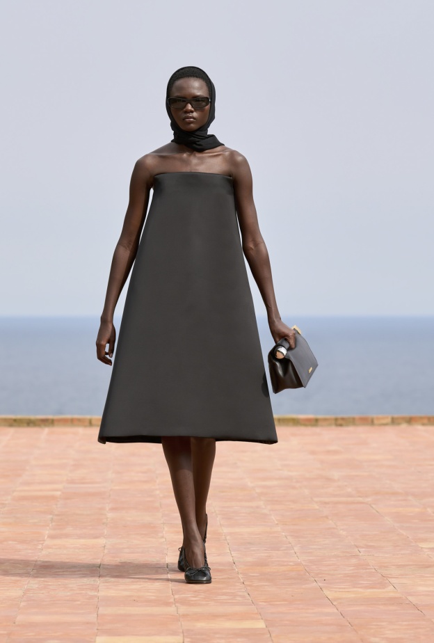 إطلالة من Jacquemus