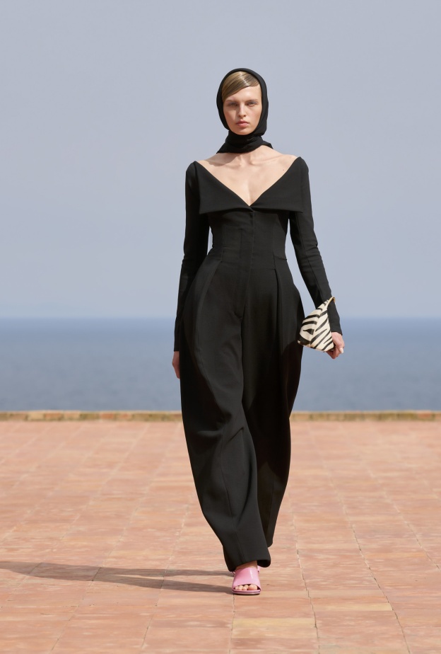 إطلالة من Jacquemus