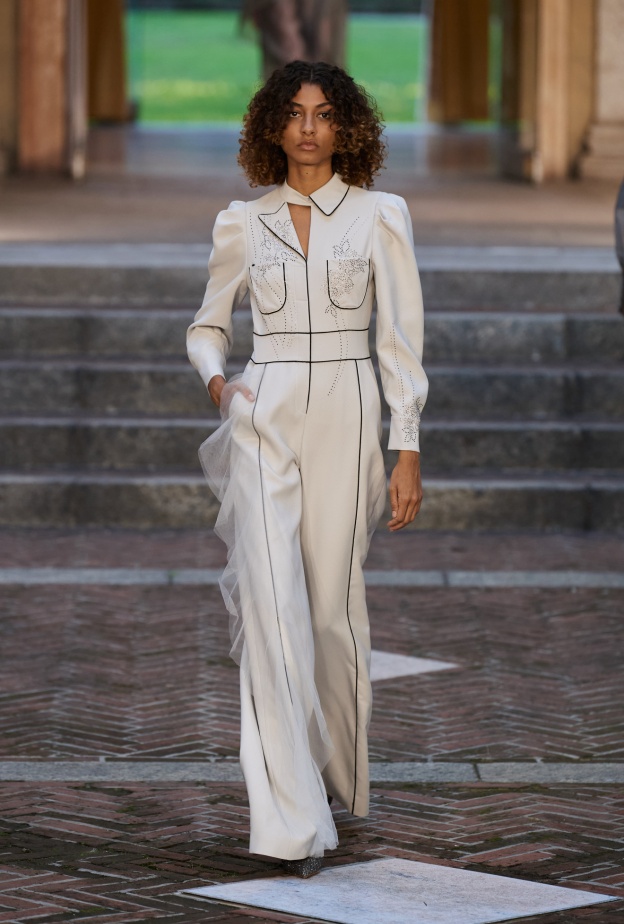 الجمبسوت الابيض يتصدّر من جديد