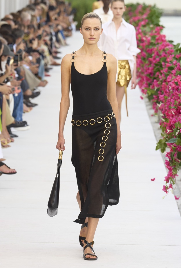 توفير للوقت والجهد.. تنسيقات جاهزة للاجازة الصيفية تغنيكِ عن التفكير في اطلالاتك