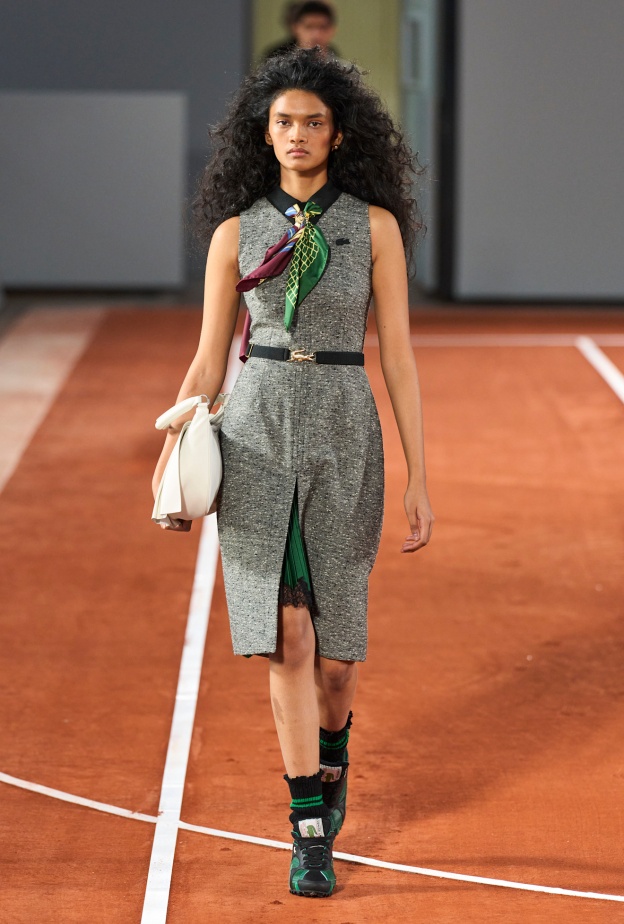 إطلالة من Lacoste