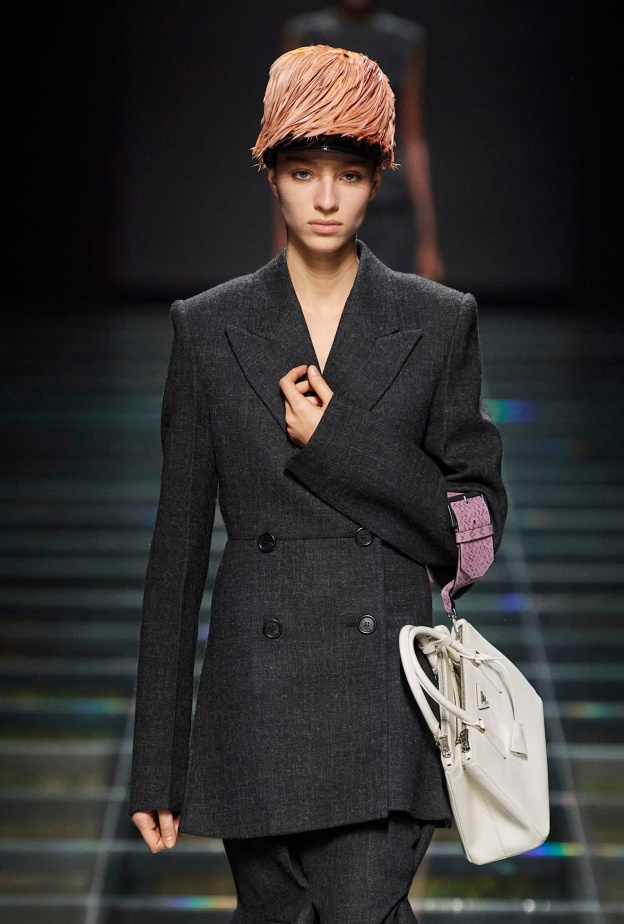 اكسسوارات ستسيطر على صيحات خريف وشتاء 2024-2025