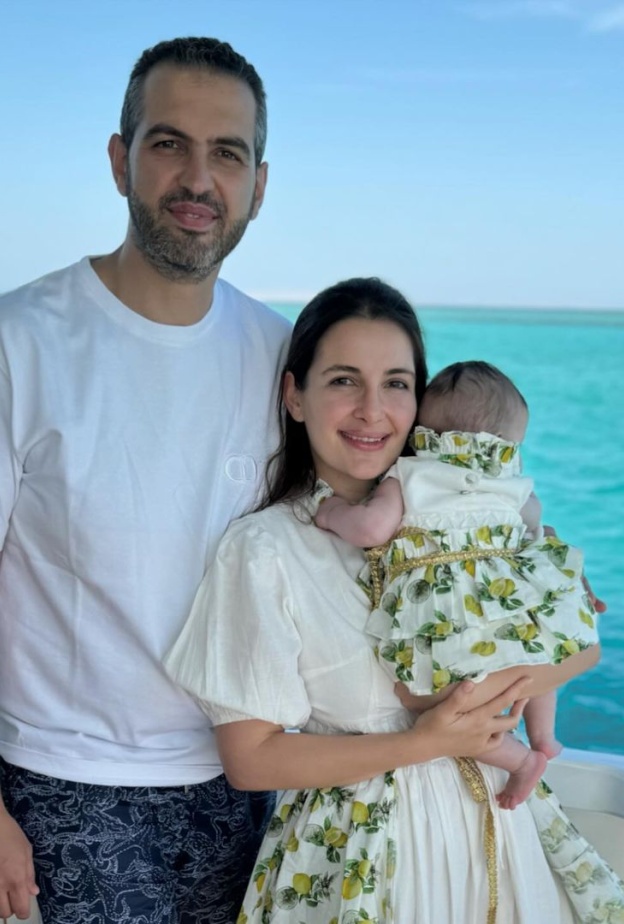 شام الذهبي وزوجها وابنتها 