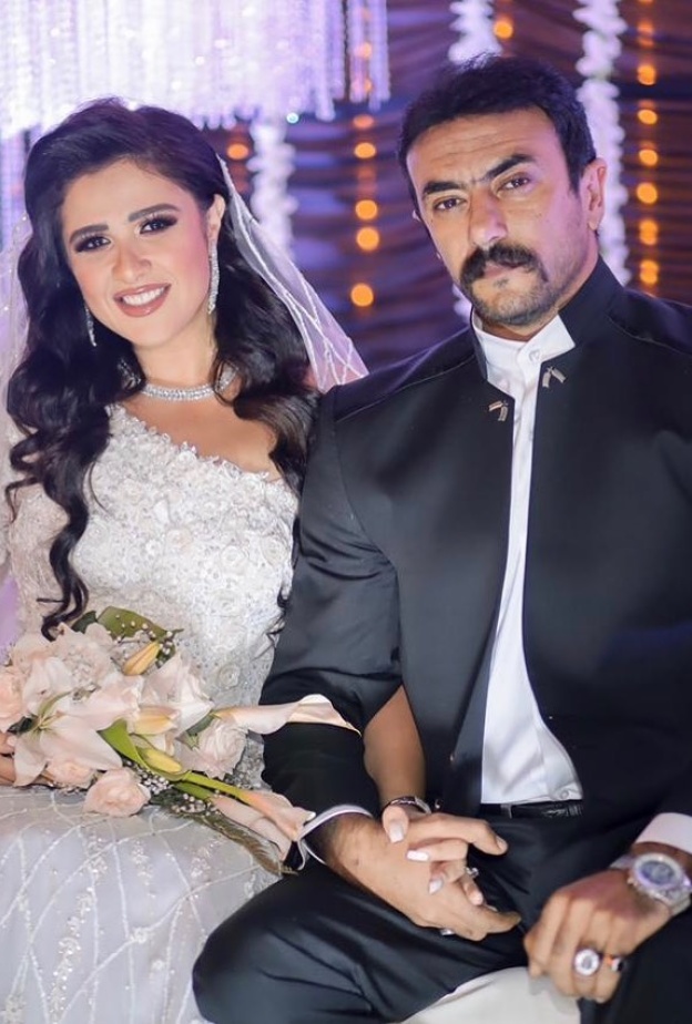 ياسمين عبد العزيز وأحمد العوضي في كواليس اللي ملوش كبير