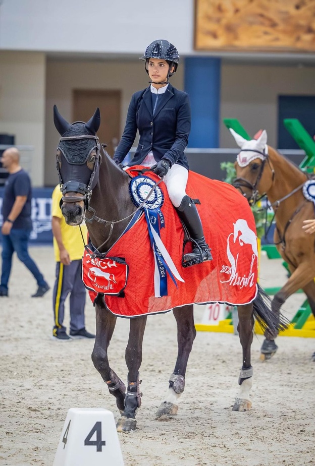 علياء المهيري.. الفارسة الإماراتية الواعدة التي كسرت الحواجز ولمعت في عالم الفروسية