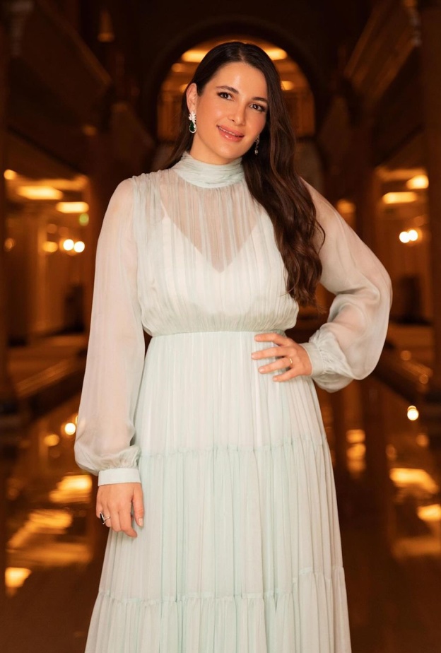 شام الذهبي في جلسة تصوير حديثة 