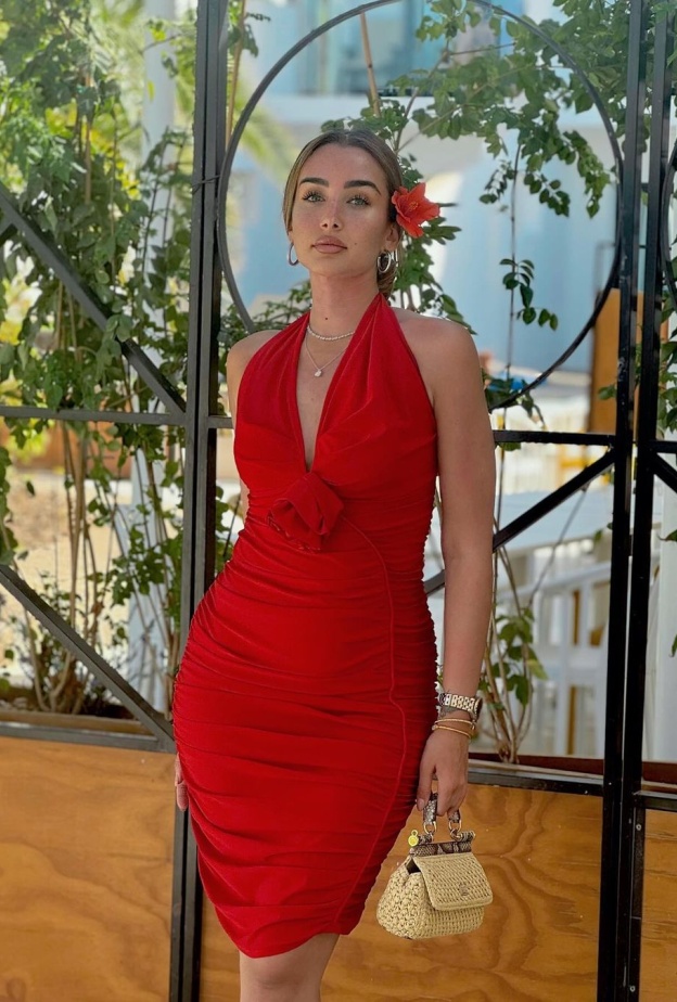 إطلالة هنا الزاهد في إسبانيا 