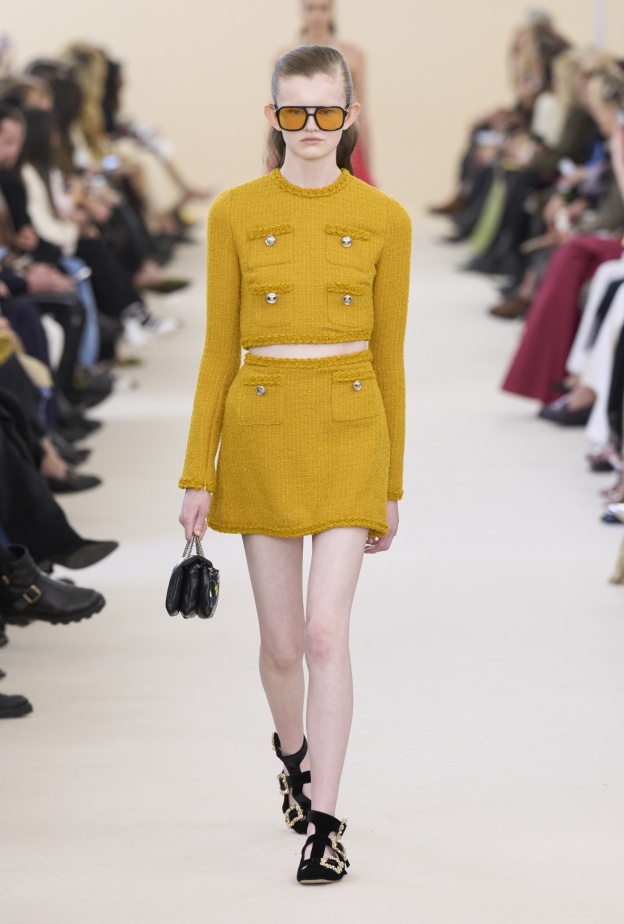 إطلالة من Giambattista Valli