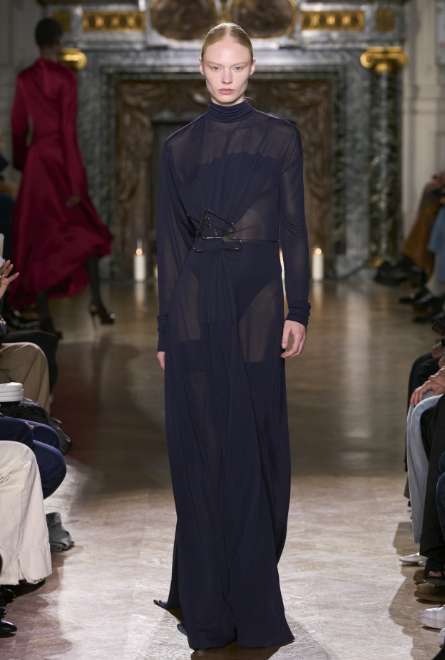 إطلالة من Victoria Beckham