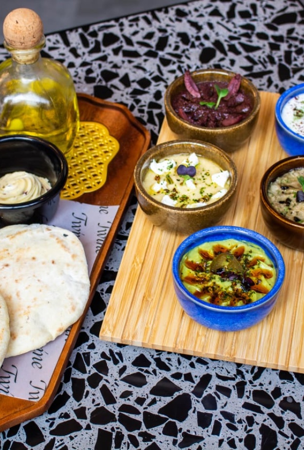 تمتعوا بقائمة عشاء مستوحاة من أشهى النكهات المتوسطية في مطعم "تواين"