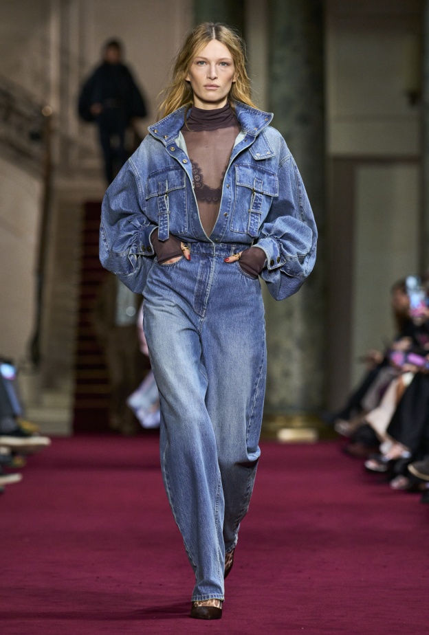 إطلالة من Zimmermann