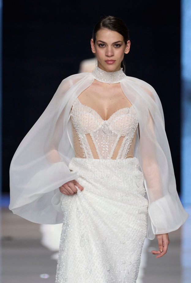 وشاح من التول  للأكتاف العريضة من جيوفانا أليساندرو